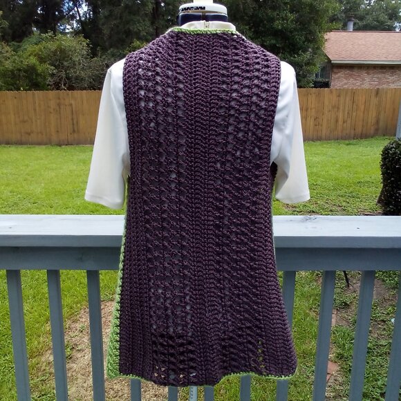Handed Crafted Rectangle Vest, Color Green and Brown, Size Medium. - Picture 3 of 5